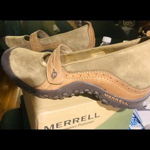 Merrell shoes 7.5 US women’s UK 5 Euro 38 Worn a few times very good condition.